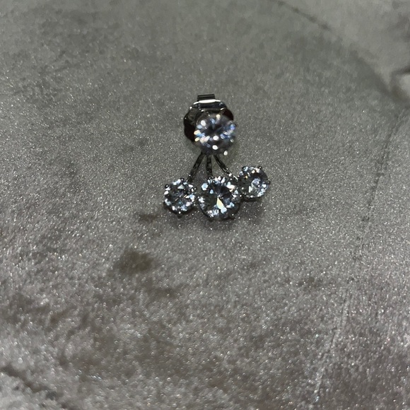 Cubic zirconia earrings, back of the post has three crystals on it - Picture 4 of 6